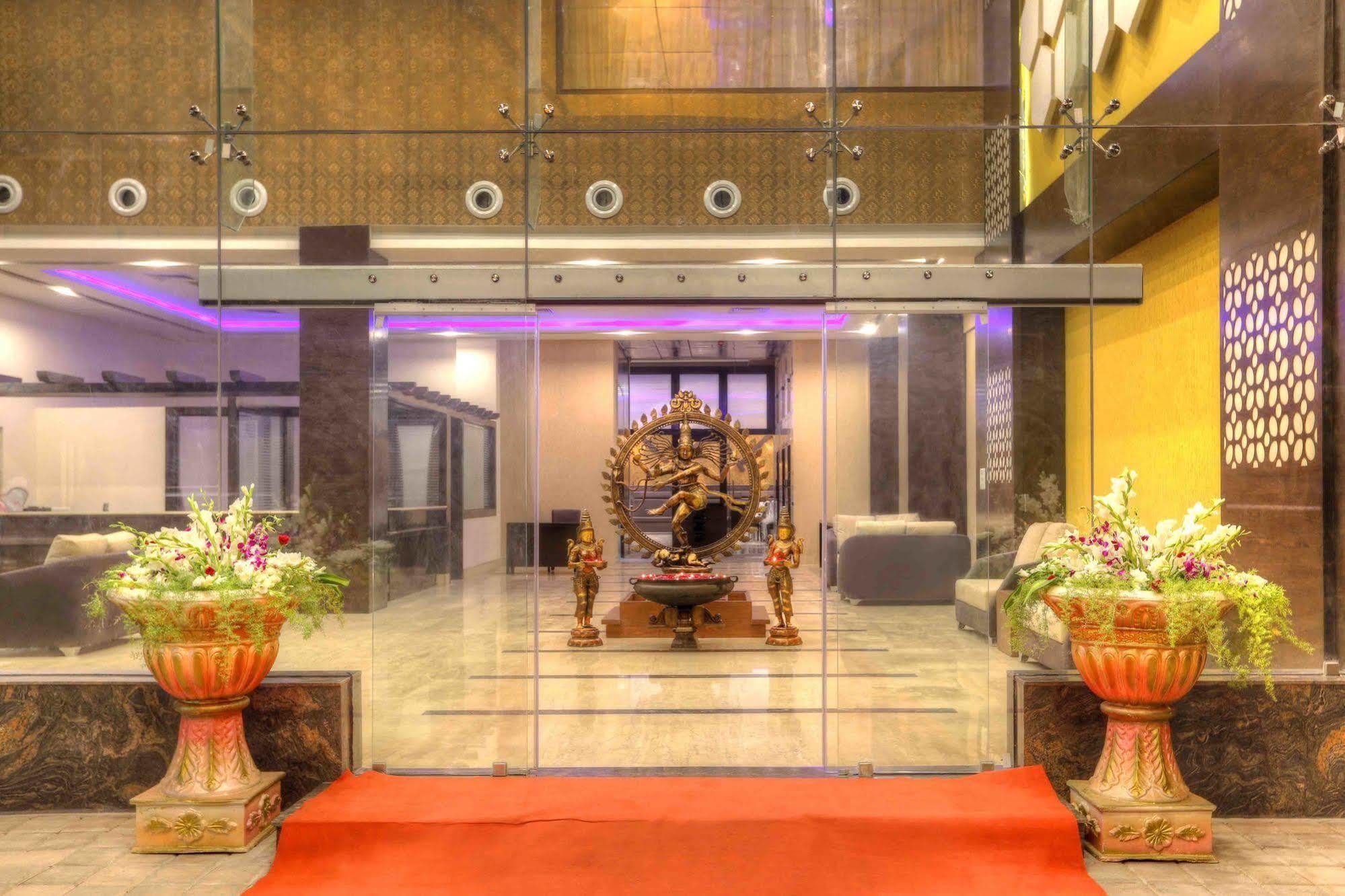 Rio Meridian Hotel Mysore Exterior photo