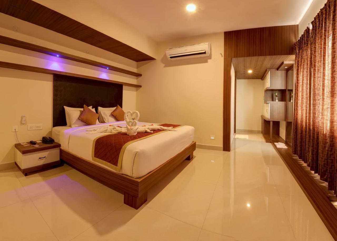Rio Meridian Hotel Mysore Exterior photo